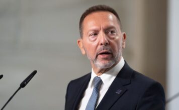 «Και λίγα είπα» – Ο Γ. Στουρνάρας επιμένει στην κριτική του για τον Αλ. Τσίπρα