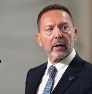 «Και λίγα είπα» – Ο Γ. Στουρνάρας επιμένει στην κριτική του για τον Αλ. Τσίπρα