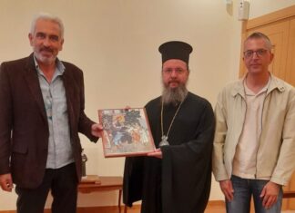 Δωρεά φορητών εικόνων στο Γενικό Λύκειο Νεοχωρίου από τη Μητρόπολη