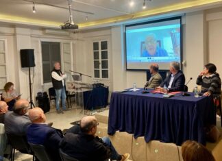 Ναύπακτος: Φορείς και πολίτες συμμετείχαν στην εκδήλωση για το μεταχρωματικό έλκος των πλατάνων