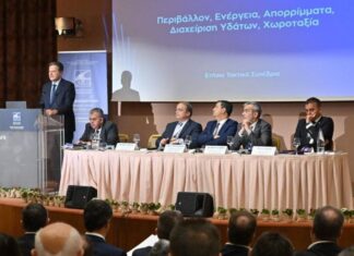 Ζόρισαν οι Δήμαρχοι το Σκυλακάκη, αλλά αυτός δεν αλλάζει «γραμμή»