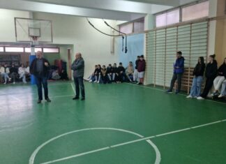 Oμιλία στο 1ο ΓΕΛ Μεσολογγίου για το Πανηγύρι του Άη Συμιού από το Σύλλογο Πανηγυριστών