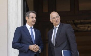 Δημόσια αντιπαράθεση Μαξίμου με τον Δένδια για το DNA της παράταξης