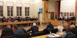 Δημοτικό Συμβούλιο Αγρινίου: Συνεδρίαση «ωχ αδελφέ» για 13 λεπτά της ώρας