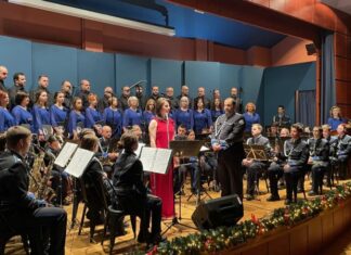 Μαγευτική μουσική βραδιά στο Christmas Concert στο Mεσολόγγι από τη Φιλαρμονική του Δήμου