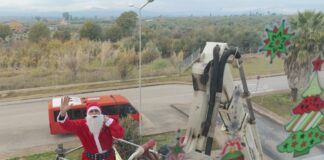 Η Πυροσβεστική είπε τα κάλαντα στην Παιδιατρική Κλινική του Νοσοκομείου Αγρινίου