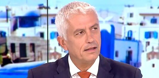 ΕΣΗΕΑ κατά Καλλιακμάνη: Εμφανίζεται σε ρόλο ρεπόρτερ, κάνοντας κατάχρηση της αστυνομικής του ιδιότητας!