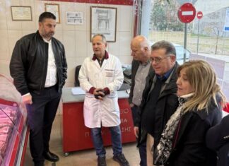 Ο Αντιπεριφερειάρχης Θανάσης Μαυρομμάτης σε επιχειρήσεις του Αγρινίου