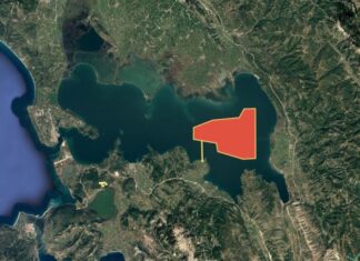 Mega πλωτό φωτοβολταϊκό προτείνεται στον Αμβρακικό και προβληματίζει