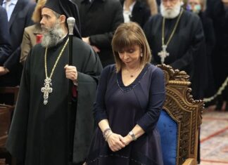 Υποκρισία: Ξαφνικά η Σακελλαροπούλου στην τελετή για την κοπή της πίτας στην Αρχιεπισκοπή Αθηνών