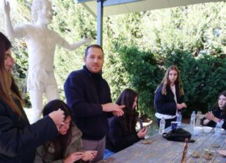 Επίσκεψη 6ου ΓΕΛ Αγρινίου και 4ου ΓΕΛ Αγρινίου στο εργαστήριο του γλύπτη Ευάγγελου Τύμπα