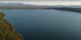 Λίμνη Στράτου: Εξαιρείται ή όχι απ’ τα πλωτά φωτοβολταϊκά;