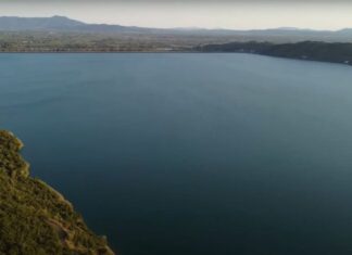 Η υδροληψία της ΔΕΥΑ «σώζει» τη Λίμνη Στράτου από τα πλωτά φωτοβολταϊκά