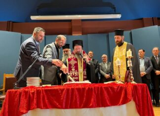 Mε αφιερώσεις για τη νέα γενιά η πίτα της Περιφέρειας στο Μεσολόγγι