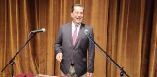 «Φούλαρει» με πίτες ο Δήμαρχος για τις εκλογές