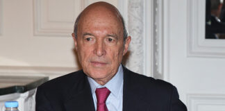 Δηλαδή ο Σημίτης έβγαλε τους Έλληνες από τις… σπηλιές και τους εκσυγχρόνισε…;