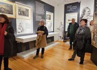 Εντυπωσίασαν οι μουσειακές εκθέσεις της Βυρωνικής τους εκλεκτούς επισκέπτες της