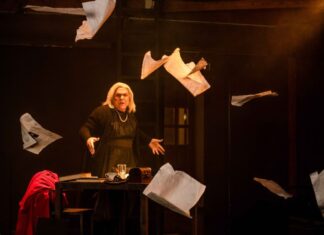 ΔΗΠΕΘΕ Αγρινίου: «Είμαι η γυναίκα μου» με τον Αντώνη Λουδάρο