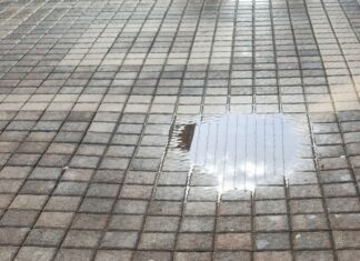 Μια γούβα… στον πιο πολυσύχναστο (νέο) πεζόδρομο του Αγρινίου