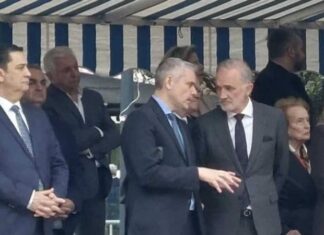 – Άσε τον έχω… Για πλάκα!