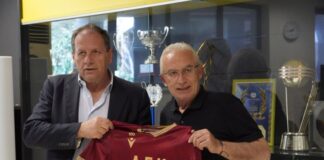 1.000 καθίσματα στο Δήμο Αμφιλοχίας για τις αθλητικές υποδομές του δωρίζει η ΑΕΚ Βetsson BC