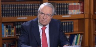 Το Γιώργο Μπαμπινιώτη βραβεύει το Ίδρυμα Πολιτισμού της Μητρόπολης