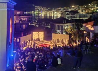 Αμφιλοχία: Πλήθος κόσμου στο θεατρικό δρώμενο “Θρήνον συνεκίνει…”