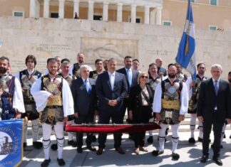 Κατάθεση στεφάνων στον Άγνωστο Στρατιώτη για την Έξοδο του Μεσολογγίου