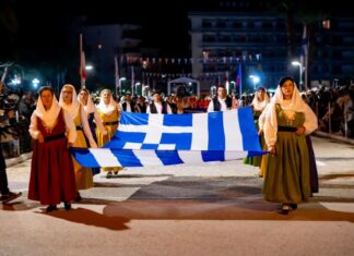 199 χρόνια από την Έξοδο του Μεσολογγίου: Δέος στην πομπή προς τιμήν των Ελεύθερων Πολιορκημένων