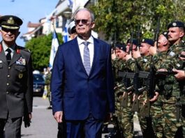 Τεράστια «επιτυχία» Τασούλα: Κατάφερε να τον κράζουν κυβέρνηση και αντιπολίτευση