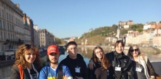 Το Γυμνάσιο Νεάπολης στην πόλη Villefranche-sur-Saône της Γαλλίας