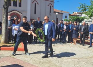 Καλύβια: Σε κλίμα συγκίνησης το μνημόσυνο για τα θύματα της Κατοχής