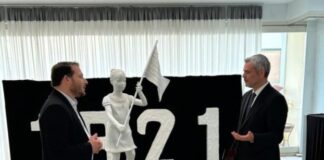 Ο Κώστας Καραγκούνης τίμησε την έκθεση «Ελλήνων Αίμα» του Ευαγγέλου Τύμπα