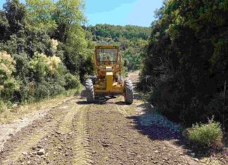 Εργασίες του Δήμου Αγρινίου σε αγροτικό δρόμο στη Ματαράγκα