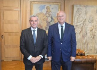 Συνάντηση Καραγκούνη με Τσιάρα: Επι τάπητος η εξέταση λύσεων για αποζημιώσεις στις ελιές