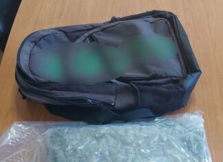 Αγρίνιο: Δύο συλλήψεις για ναρκωτικά – Πέταξαν στο δρόμο πάνω από ένα κιλό χασίς