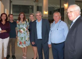 Εγκαινιάστηκε η έκθεση κολάζ γραμματοσήμων του Αθανασίου Τσουράπη