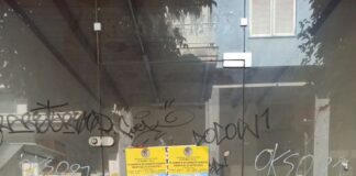 Κάνει και πνεύμα ο Εμπορικός Σύλλογος Αγρινίου με την αφισορύπανσή του