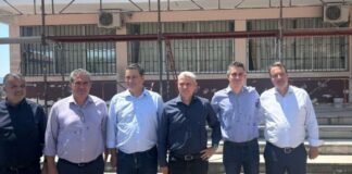 Oυδείς από το Δήμο στον αγιασμό του σχολείου που ανακαινίζει η Κυβέρνηση