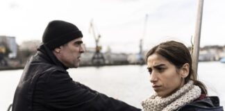 «Διπλή ταυτότητα» στον «Ελληνίς»