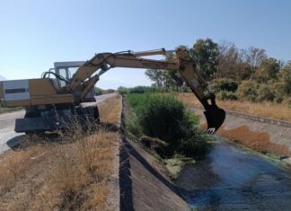 Mεσολόγγι: Καθαρίστηκε από συνεργείο της ΔΕΥΑ κανάλι αποστράγγισης