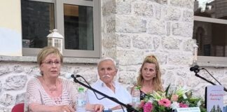 Αμφιλοχία: Με επιτυχία η παρουσίαση του βιβλίου «Διαμάντια στους κάκτους» στη Δημοτική Βιβλιοθήκη
