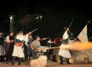 Στα «Μποτσάρεια» στο Καρπενήσι «ο Λιάρος» και ο Σύλλογος Πανηγυριστών «ο Άη-Συμιός»