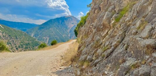 Xωματόδρομοι στο Θέρμο: Εκκρεμότητα που πρέπει να επιλύσουμε, αλλά έχουμε βάλει το νερό στο αυλάκι, είπε ο Μητσοτάκης