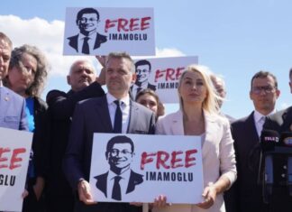 Βραβείο Δημοκρατίας από το Χάρη Δούκα σε… έναν ακραιφνή κεμαλιστή