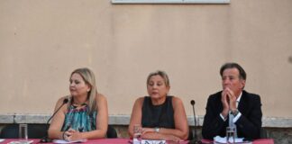 Τιμήθηκε η 50ετής ιστορία του Φεστιβάλ Οινιαδών μέσα από την έκδοση ενός σπουδαίου λευκώματος