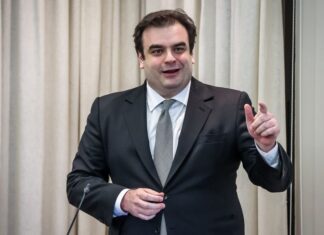 Ο Πιερ, τα excel και το «δώρο» του ΠΑΣΟΚ