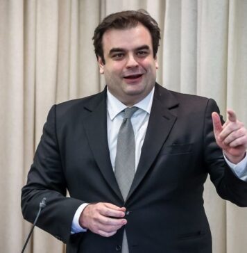 Ο Πιερρακάκης, μετά το Eurogroup, θα μπορούσε να εκφράσει την πτέρυγα της ΝΔ που στήριξε Μητσοτάκη