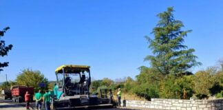Θέρμο: Αναβαθμίζονται οι δρόμοι σε Πετροχώρι και Αβαρίκο με ασφαλτόστρωση
