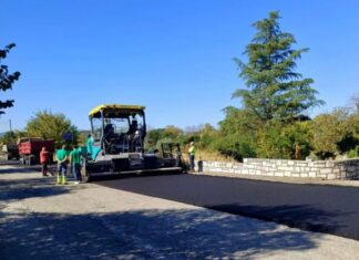 Θέρμο: Αναβαθμίζονται οι δρόμοι σε Πετροχώρι και Αβαρίκο με ασφαλτόστρωση